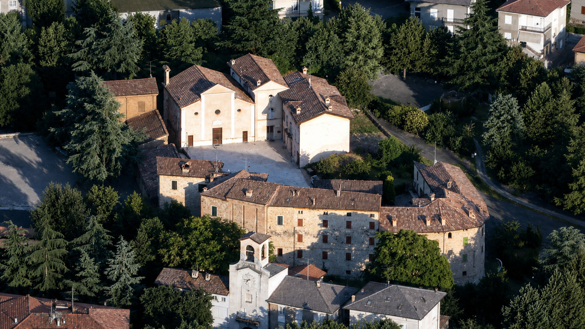 Piazza del Castello di Arceto