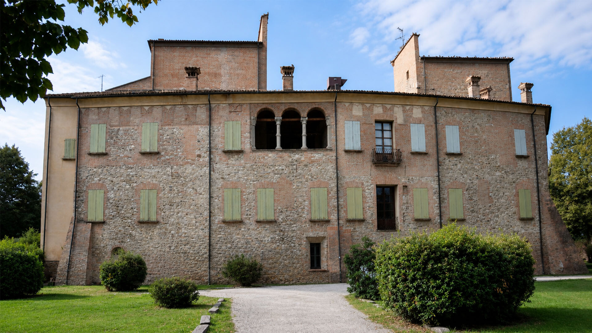 Piazza del Castello di Arceto