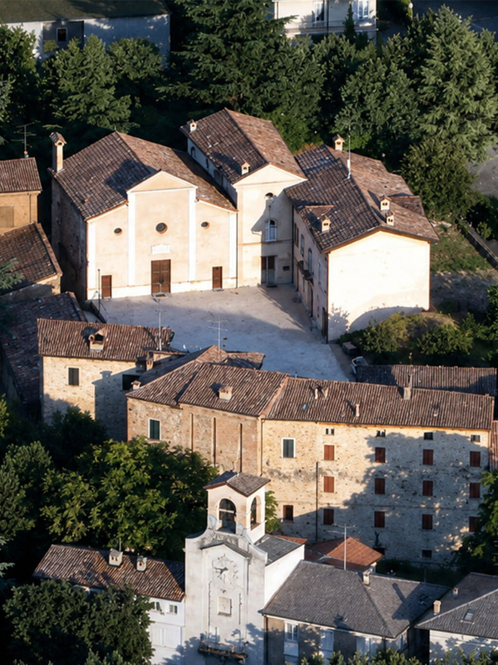Piazza del Castello di Arceto